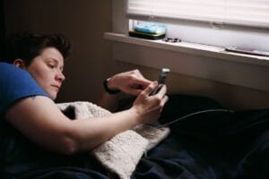 Bien-être numérique : écrans, sommeil REM et récupération cognitive