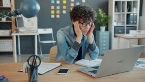 Stress gestionnaire de paie : prévenir et agir en 2026